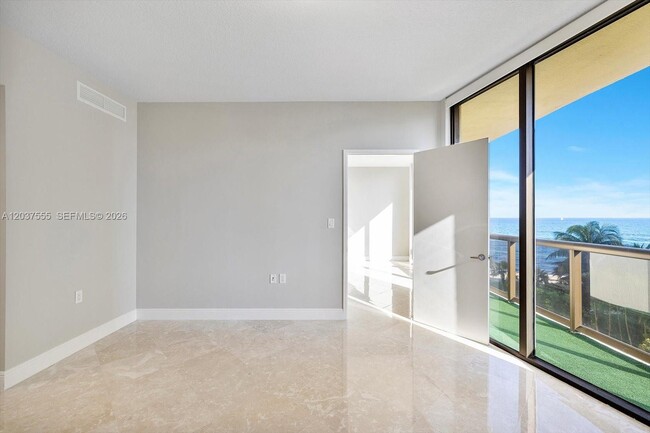 Building Photo - 16275 Collins Ave
