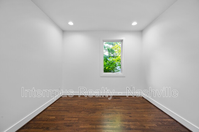 Building Photo - 962 9th Ave S