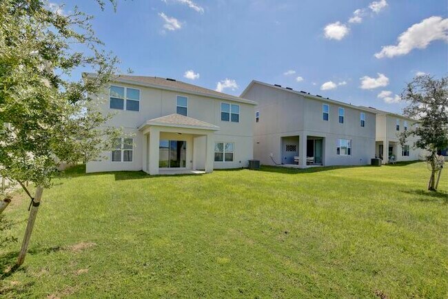 Building Photo - Stylish and Spacious 3/2.5 Home with No Re...