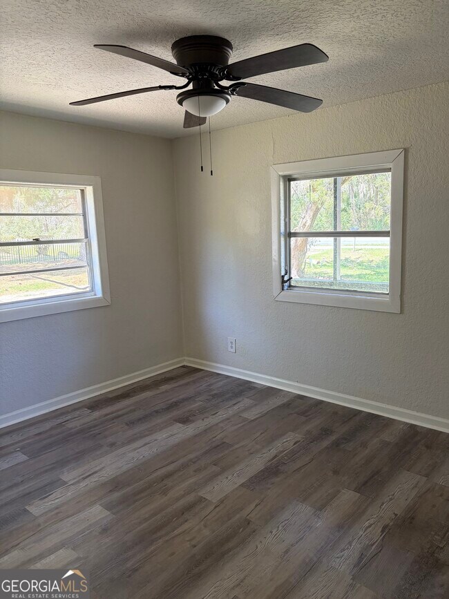 Building Photo - 307 Finley St