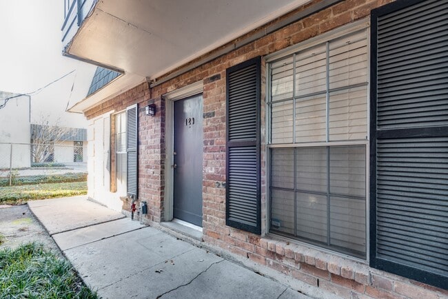 Building Photo - 9029 Gaylord Dr