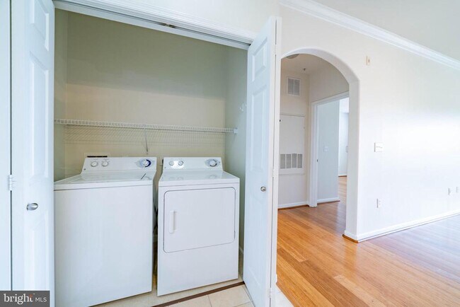 Building Photo - 12929 Centre Park Cir