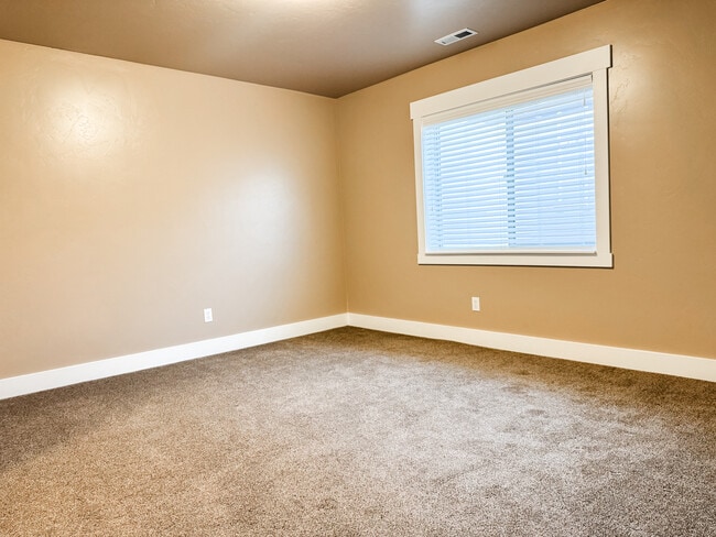 Building Photo - 1022 S 1050 E