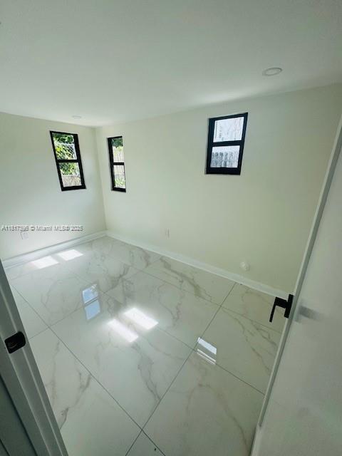 Building Photo - 905 SW 13th Ct