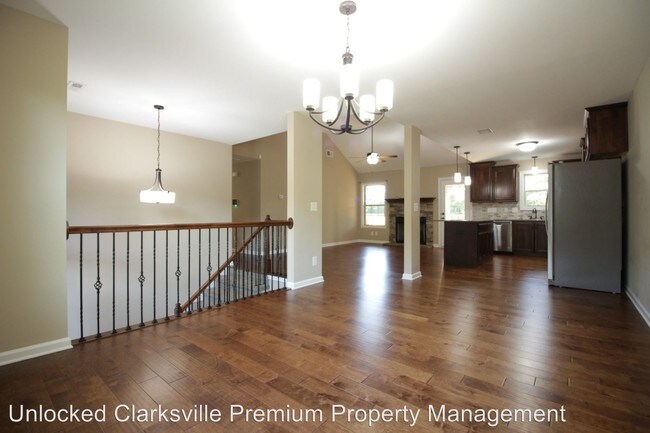 Building Photo - 5 br, 3 bath House - 1684 Putnum Drive