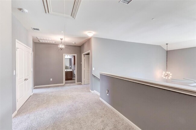 Building Photo - 1620 Bryant Dr