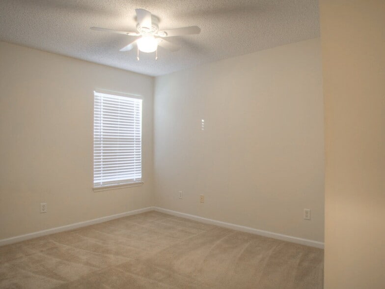 Building Photo - 3374 Guernsey Ct