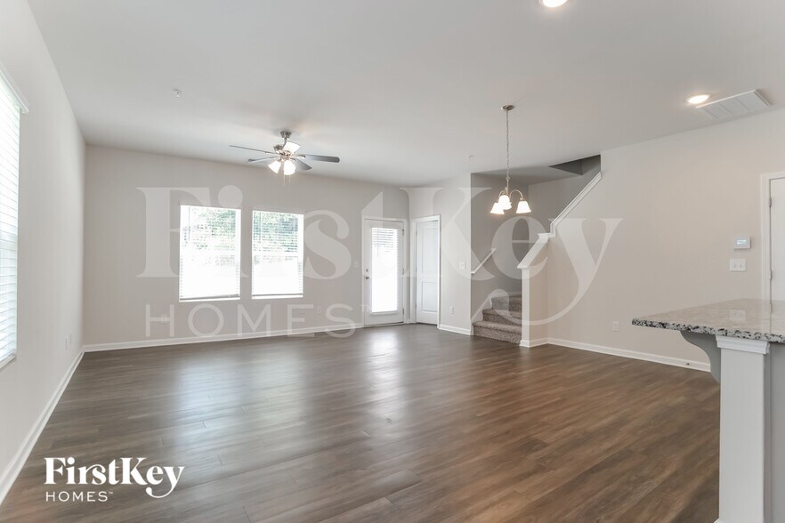 Building Photo - 2058 Cypress Village Dr NW