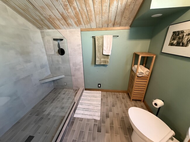 Building Photo - 462 Sunningdale Dr