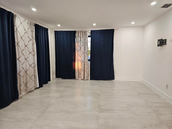 Building Photo - 2120 NW 66th St