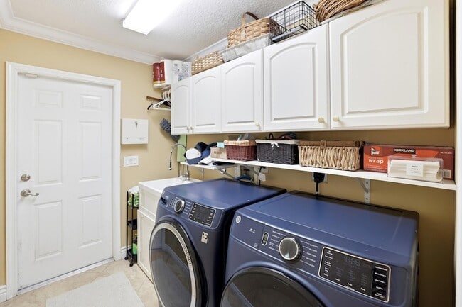 Building Photo - 1350 Pampas Way