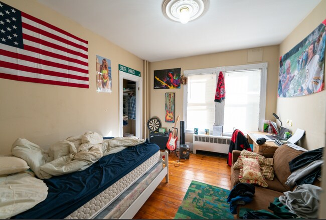 Building Photo - UPDATED MISSION HILL 4 BED/2 BATH WITH EASY TRAIN ACCESS