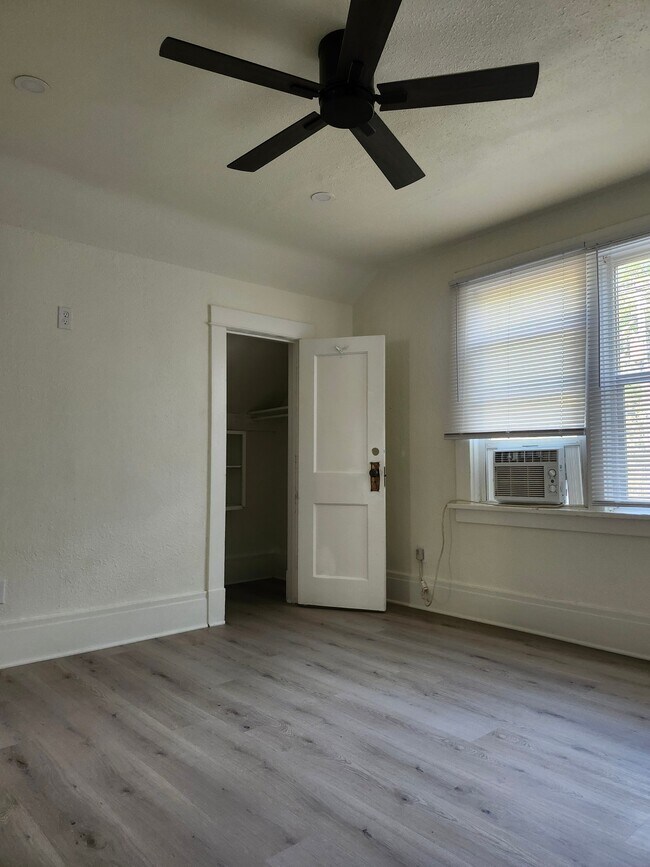 Building Photo - 2424 Jackson Ave