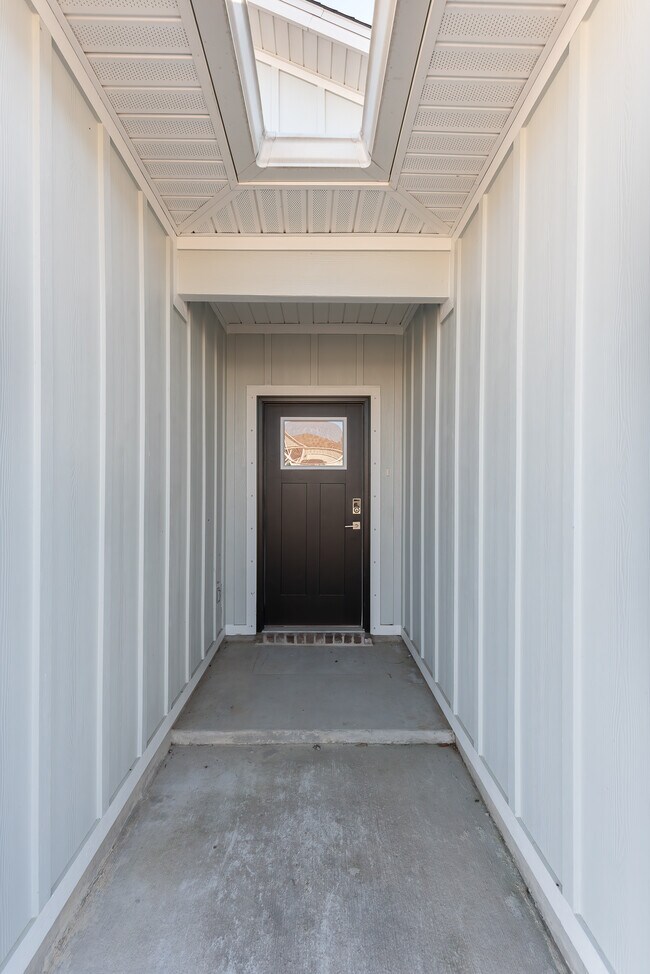 Building Photo - 1938 Westhill Dr