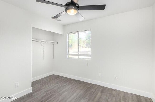 Building Photo - 875 N Ithica Ct