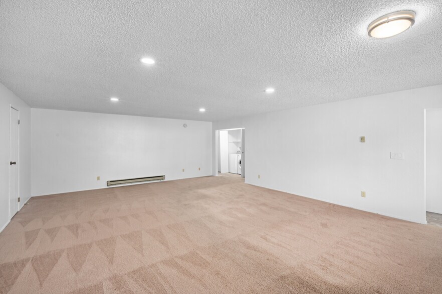Building Photo - 1601 Norpoint Way NE
