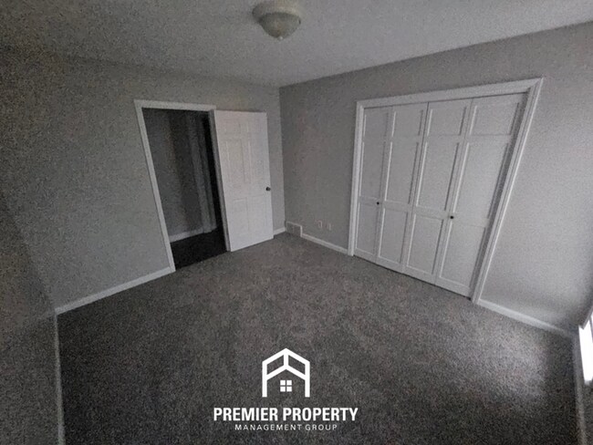 Building Photo - 6869 Amersham Dr