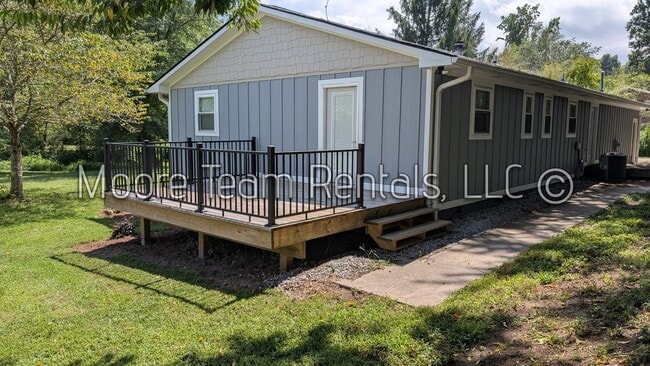 Building Photo - Beautiful Private Ranch House - Stream, Ya...