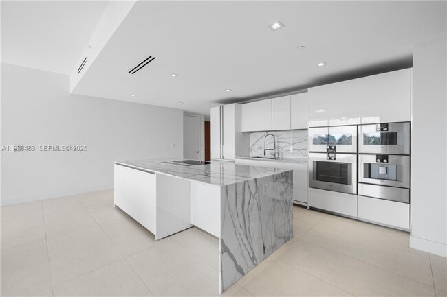 Building Photo - 10201 Collins Ave