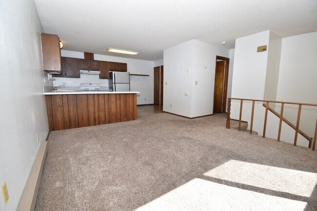 Building Photo - 2Bed 1.5Ba W/ Carport! Close to Trails, Ho...