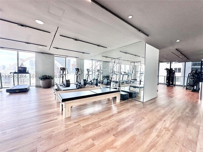 Building Photo - 1400 Biscayne Blvd