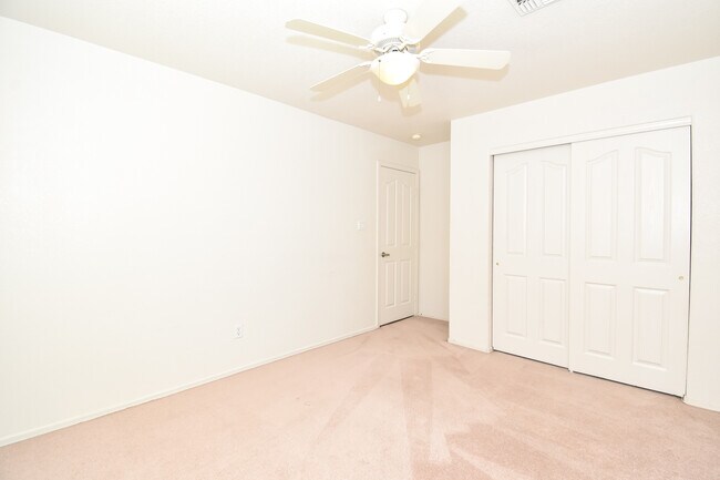 Building Photo - 8406 E Lorenzo Ln