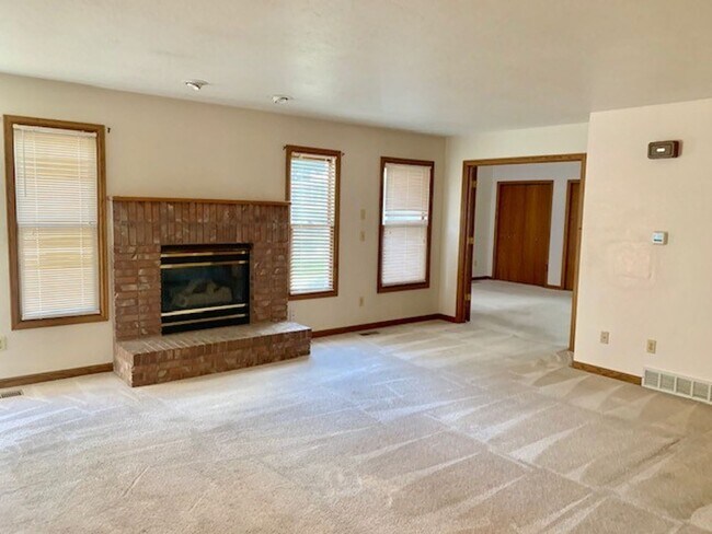 Building Photo - 1025 49th Ave Ct