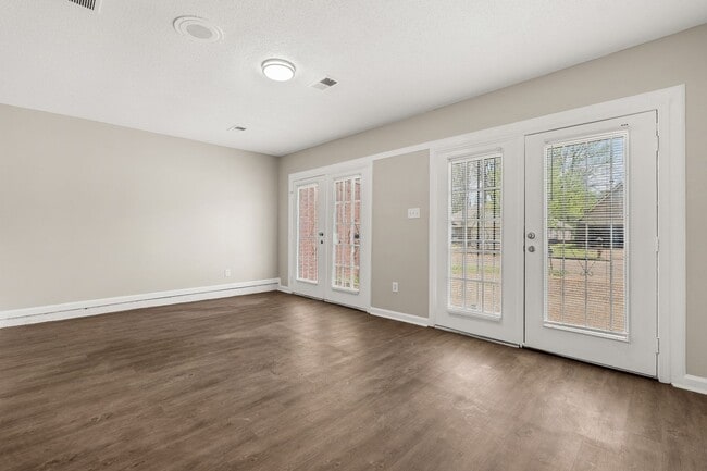 Building Photo - Updated 4 Bedroom 2 Bath Home - Open to Section 8