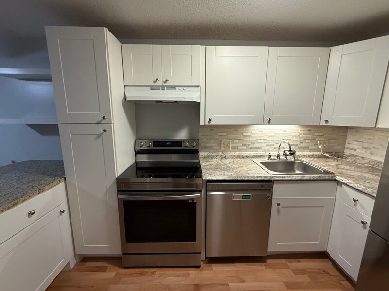 Building Photo - 105 Elmwood Dr