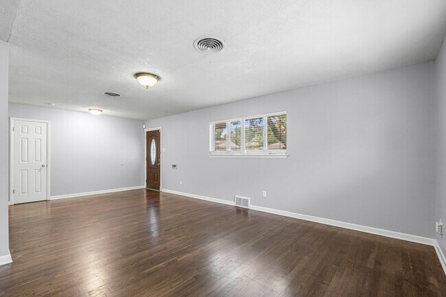 Building Photo - 3521 Jeanette Dr