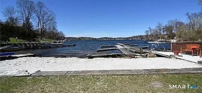 Building Photo - 1 Hawthorne Cove