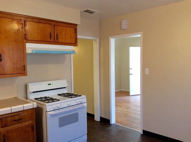 Building Photo - 2923 Peerless Ave