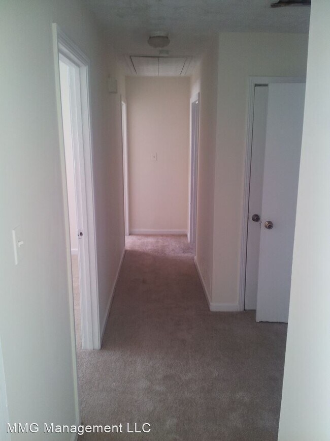 Building Photo - 3 br, 1.5 bath House - 4200 Macedonia Road