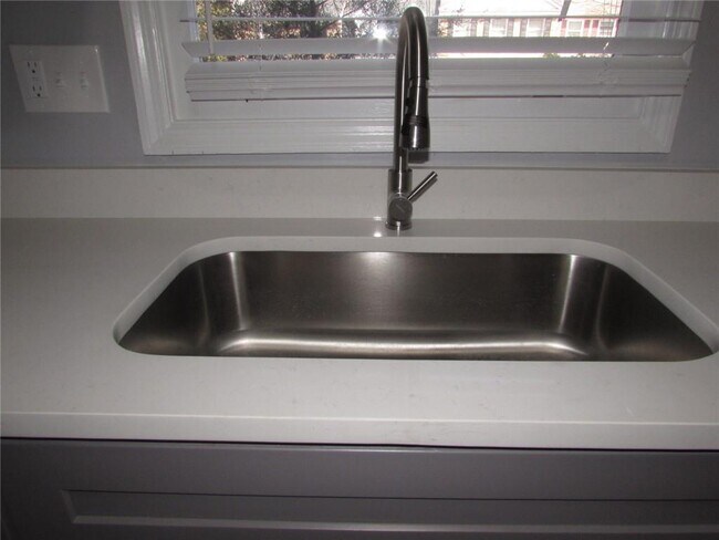 Building Photo - 1716 Twin Brooks Dr SE