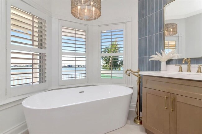 Building Photo - 644 Boca Ciega Isle Dr