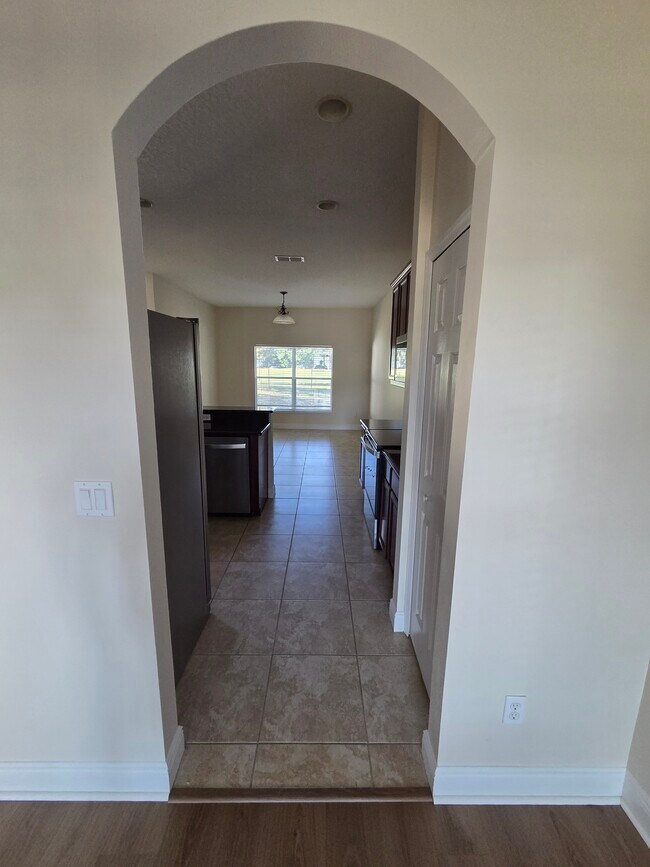 Building Photo - 2819 Roseglen Way