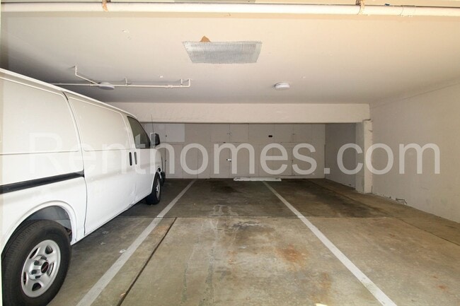 Building Photo - 2522 Clairemont Dr