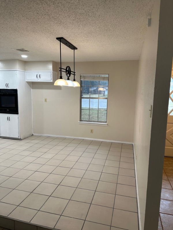 Building Photo - 409 Skyline Cir