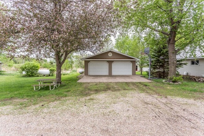 Building Photo - 11037 E Village Cir