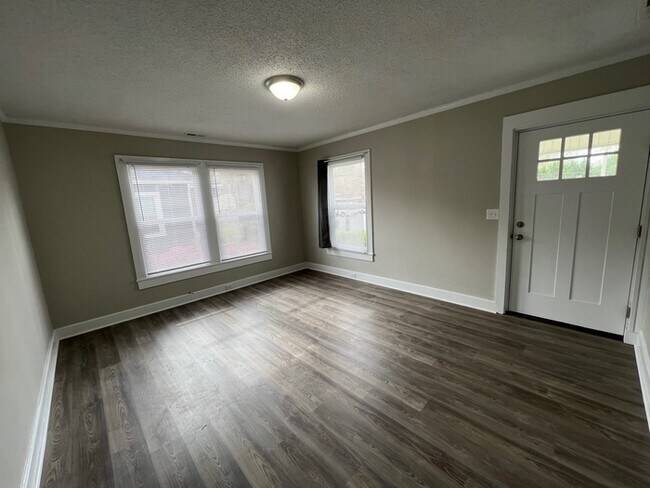 Building Photo - 1006 W C Street