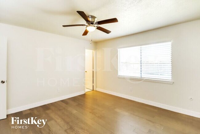 Building Photo - 5026 Parkridge Drive