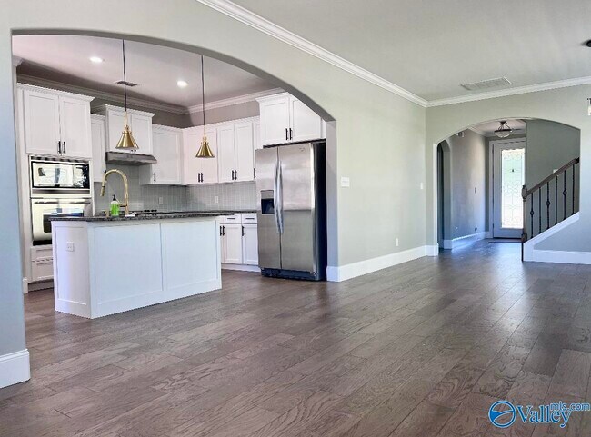 Building Photo - 1111 Pegasus Dr NW