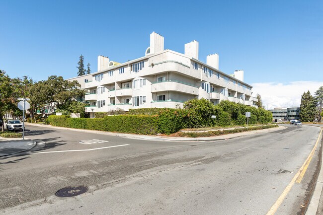 Building Photo - 345 Sheridan Ave