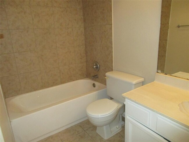 Building Photo - 17331 Red Oak Dr