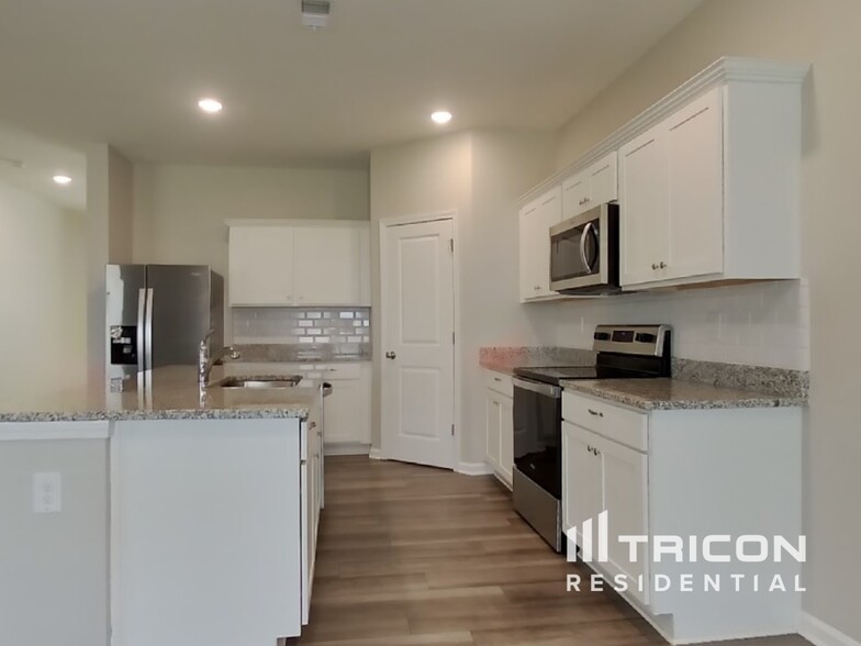Building Photo - 129 Verona Dr NW