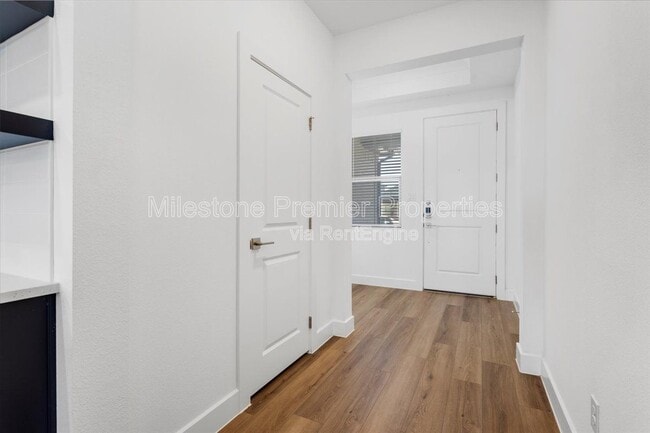 Building Photo - 820 Sunflower Trl