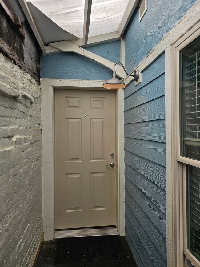 Building Photo - 103 E Main St