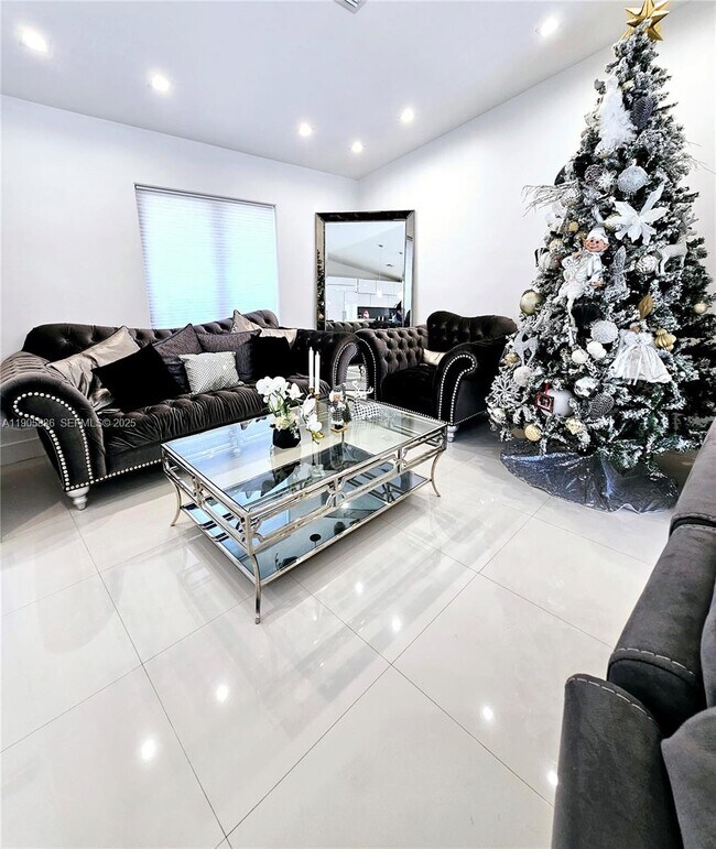 Building Photo - 16138 SW 154th Ct