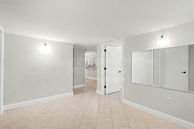 Building Photo - 3107 Valley Ln