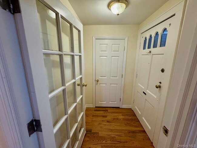 Building Photo - 105 Burtis St